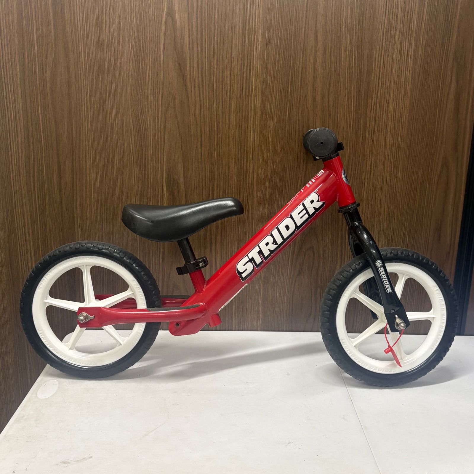STRIDER ストライダー ST-J4 レッド 赤 12インチ ソフトサドル 