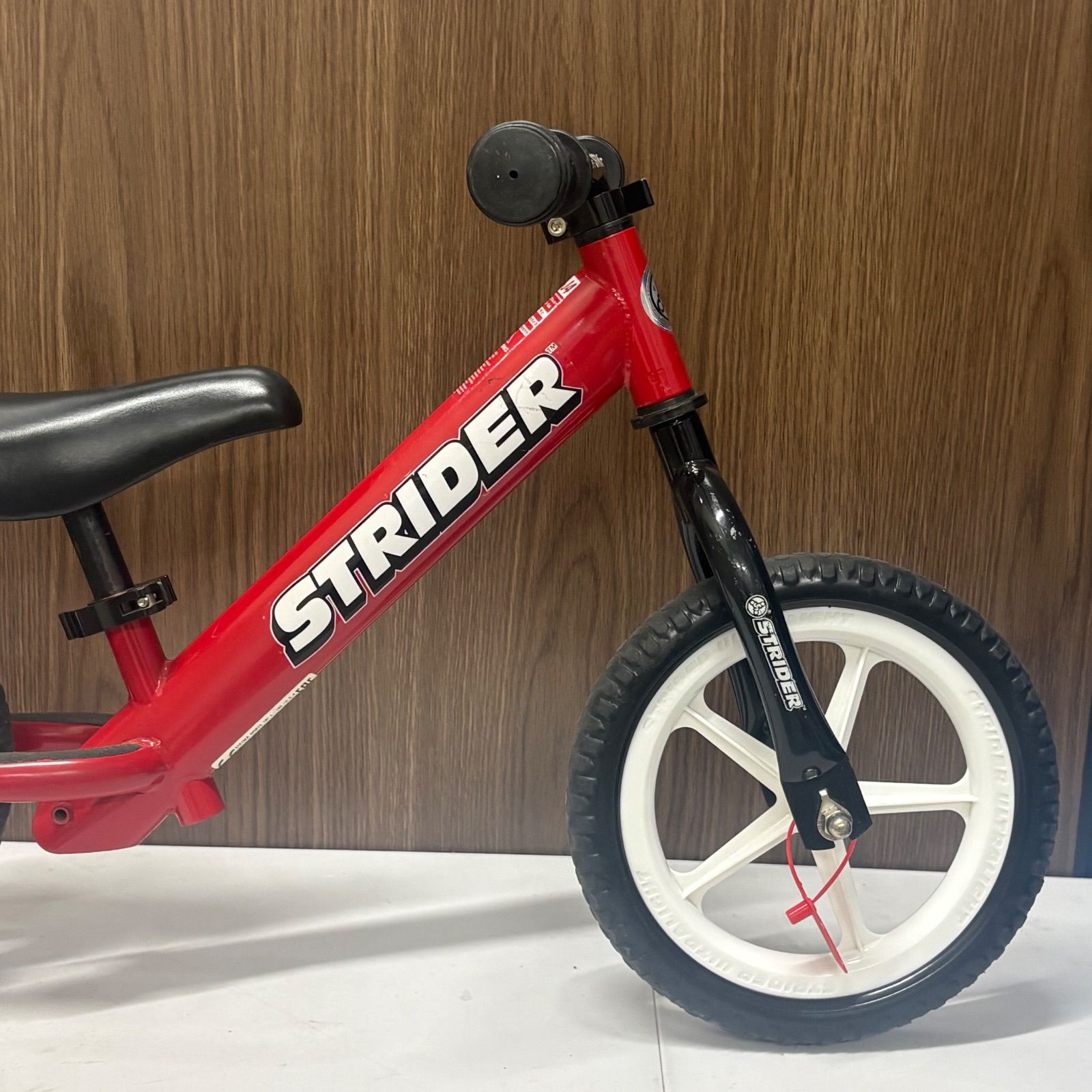 STRIDER ストライダー ST-J4 レッド 赤 12インチ ソフトサドル 