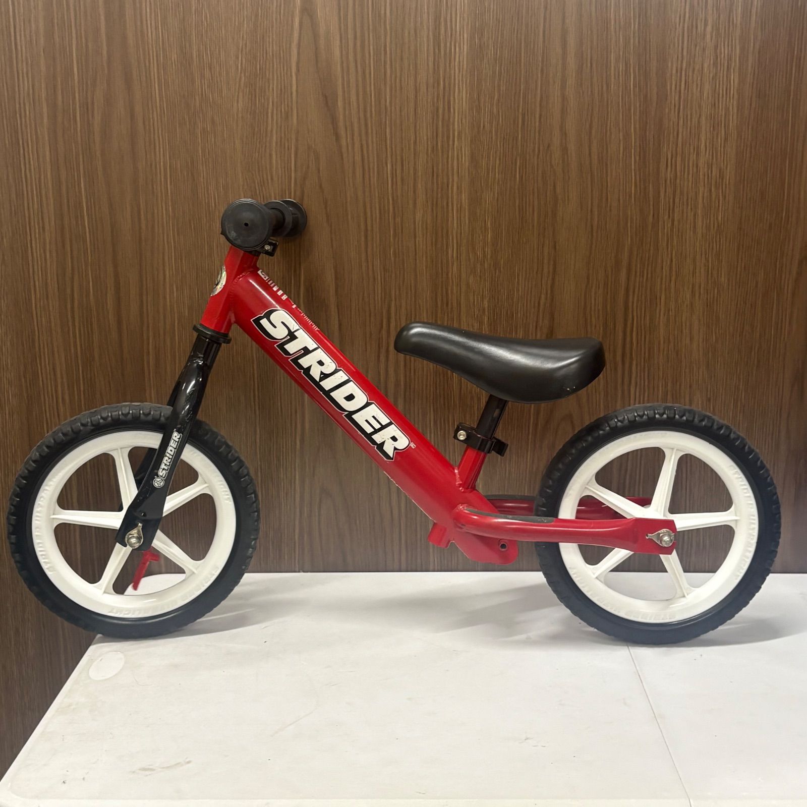 STRIDER ストライダー ST-J4 レッド 赤 12インチ ソフトサドル 新品