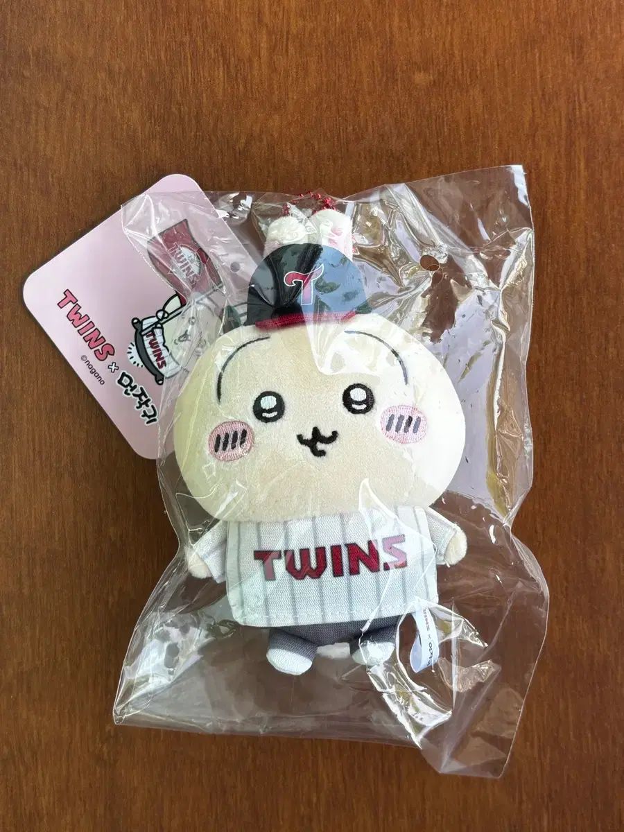 韓国限定 ちいかわ LG TWINS コラボ うさぎ ぬいぐるみキーリング 韓国限定 ちいかわ LG TWINS コラボ うさぎ ぬいぐるみキーリング