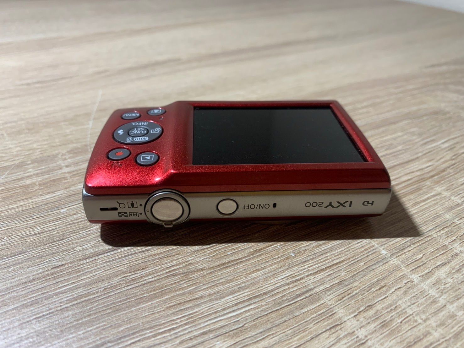 【美品♪】Canon IXY 200レッド デジタルカメラ 本体 Canon】キヤノン『IXY 200 レッド』IXY200(RE) 2017年2月発売