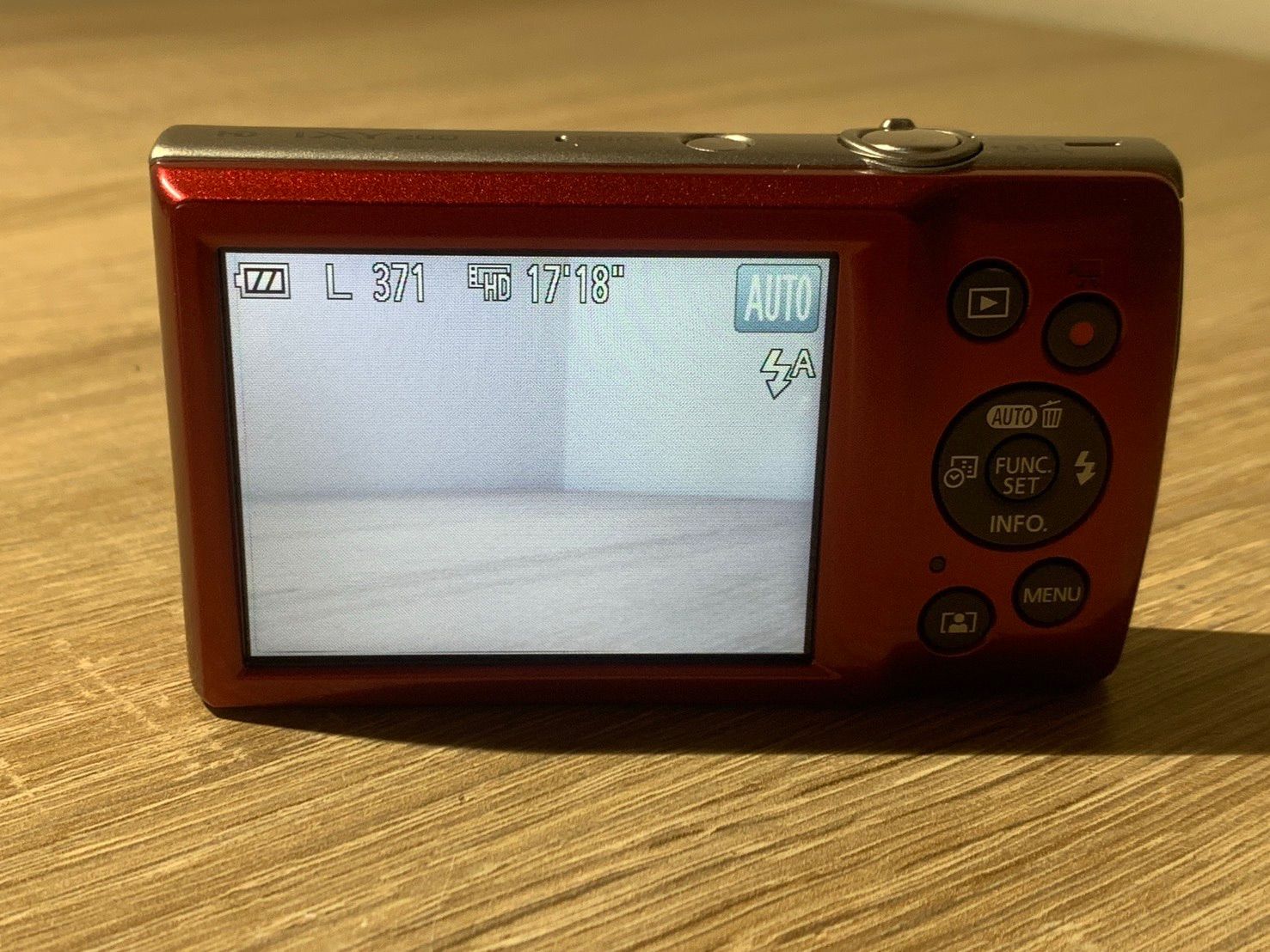 デジカメ CanonIXY200 美品 動作確認済 IXY DIGITAL 200 【中古】Canon製 202万画素 本体のみ 本体いたみ