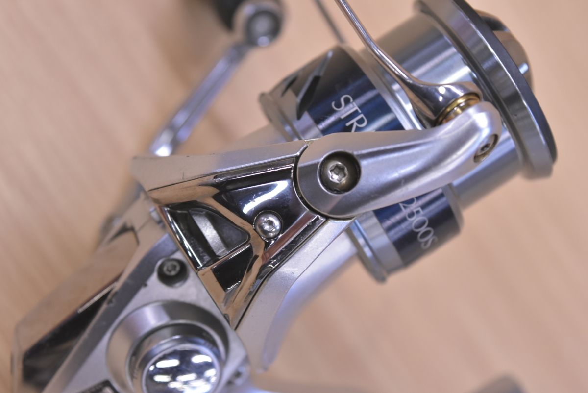 シマノ 15 ストラディック 2500HGS SHIMANO STRADIC スピニングリール
