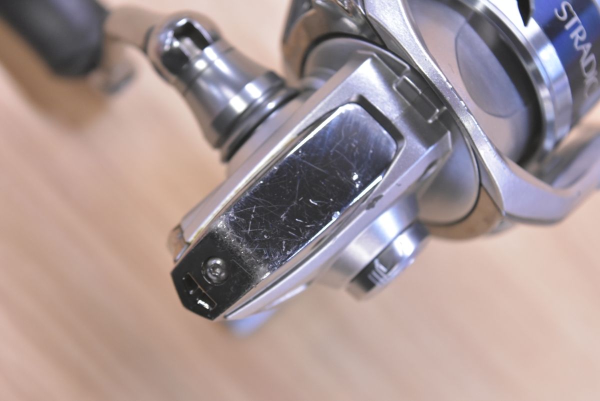 シマノ 15 ストラディック 2500HGS SHIMANO STRADIC スピニングリール