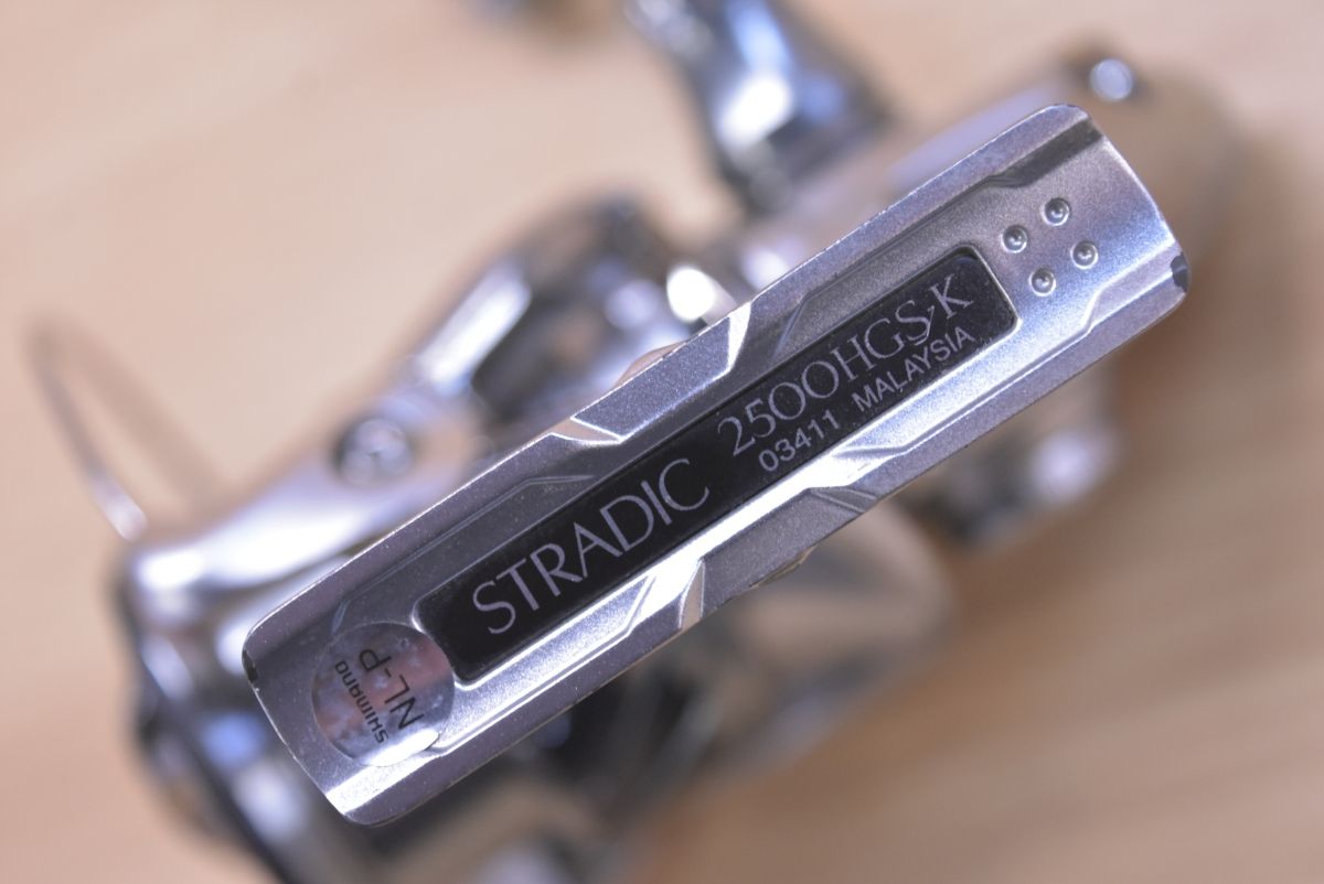 シマノ 15 ストラディック 2500HGS SHIMANO STRADIC スピニングリール