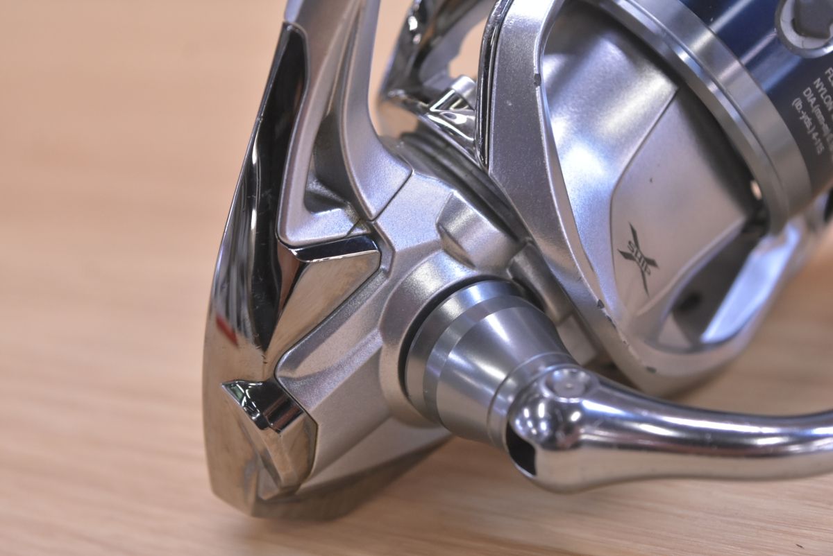 シマノ 15 ストラディック 2500HGS SHIMANO STRADIC スピニングリール