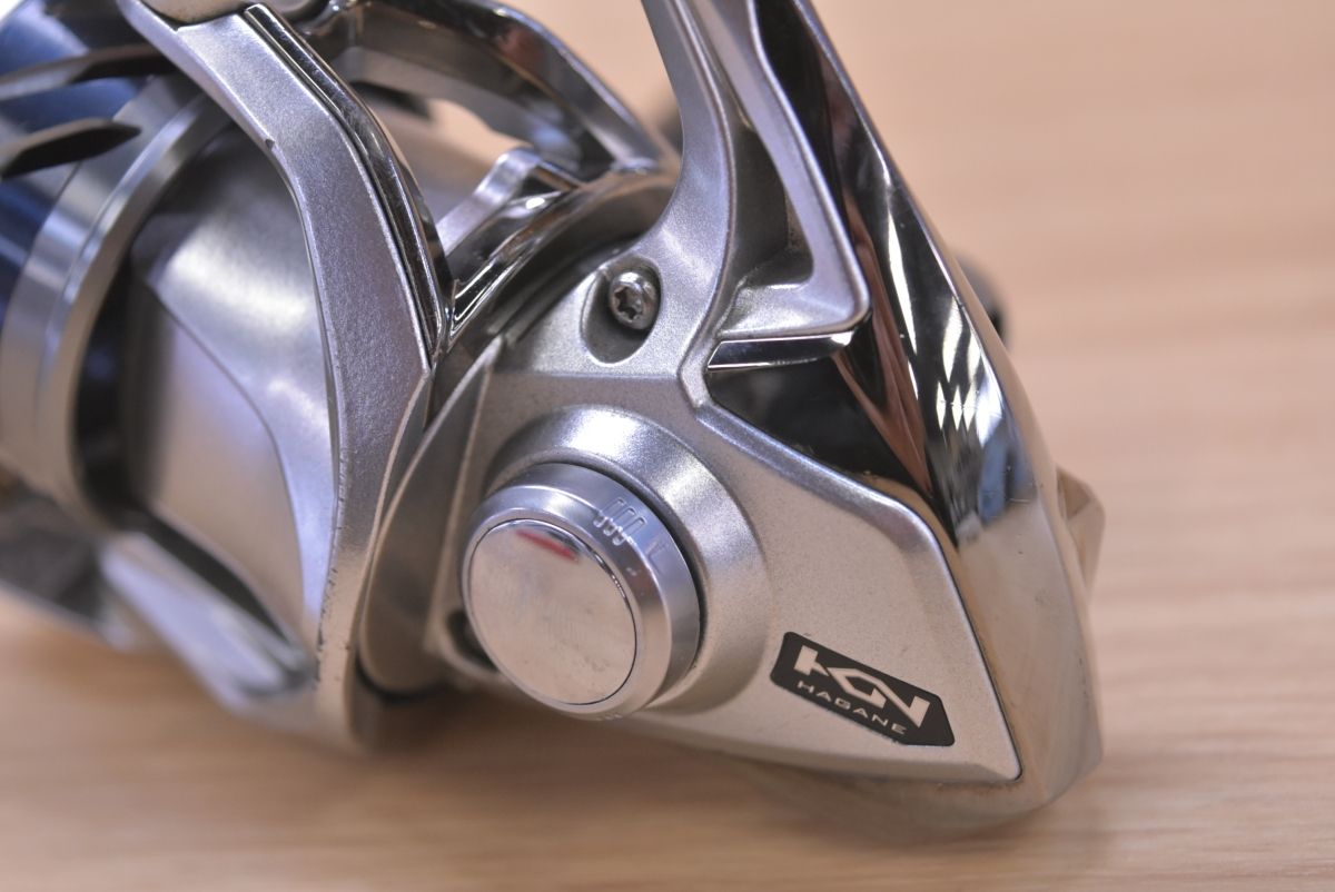 シマノ 15 ストラディック 2500HGS SHIMANO STRADIC スピニングリール