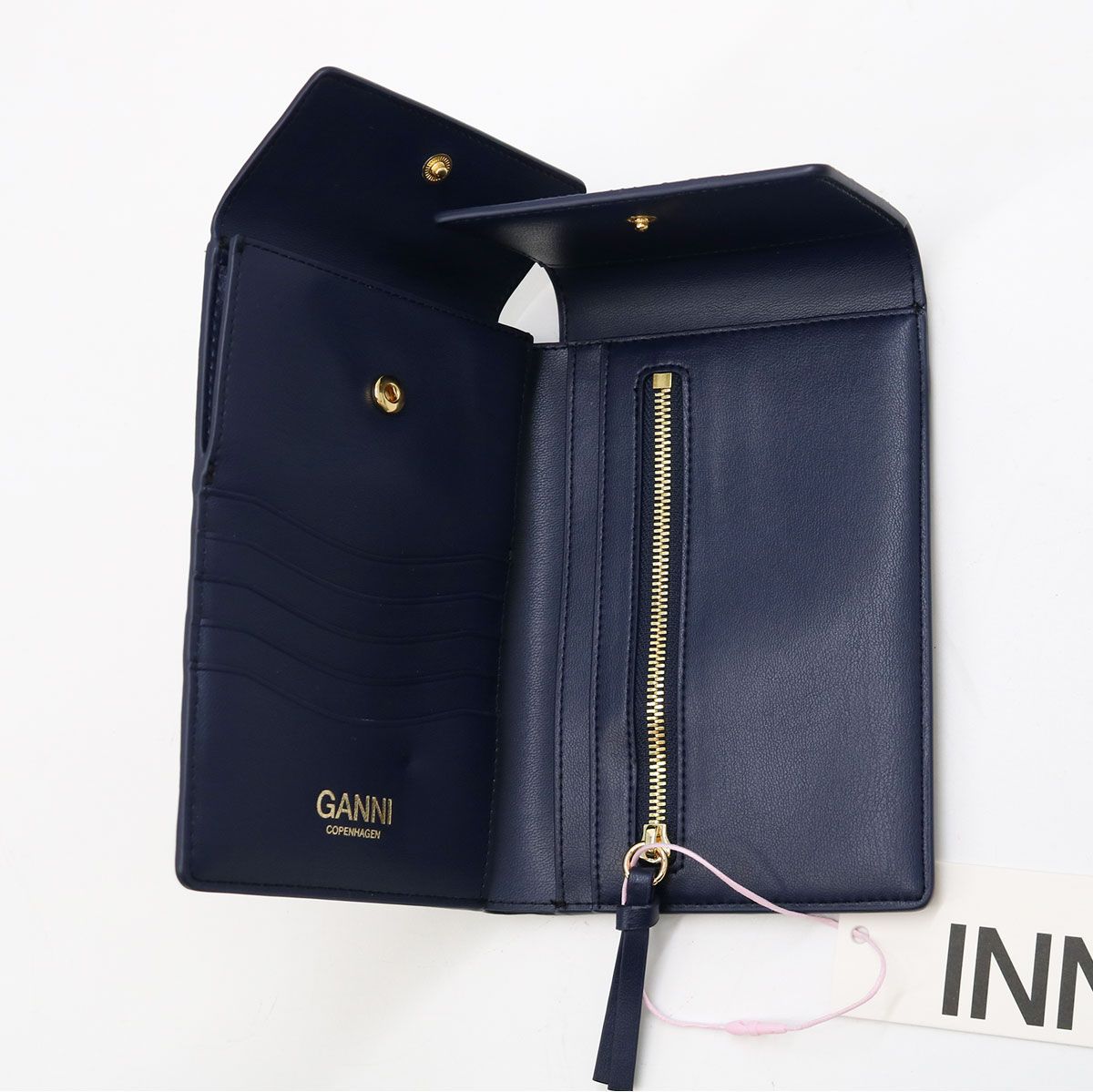 ■GANNI ガニー B3010117 Travel Wallet Bear トラベルウォレット パスポートケース 折り財布 旅行 レザー ロゴ ブランド