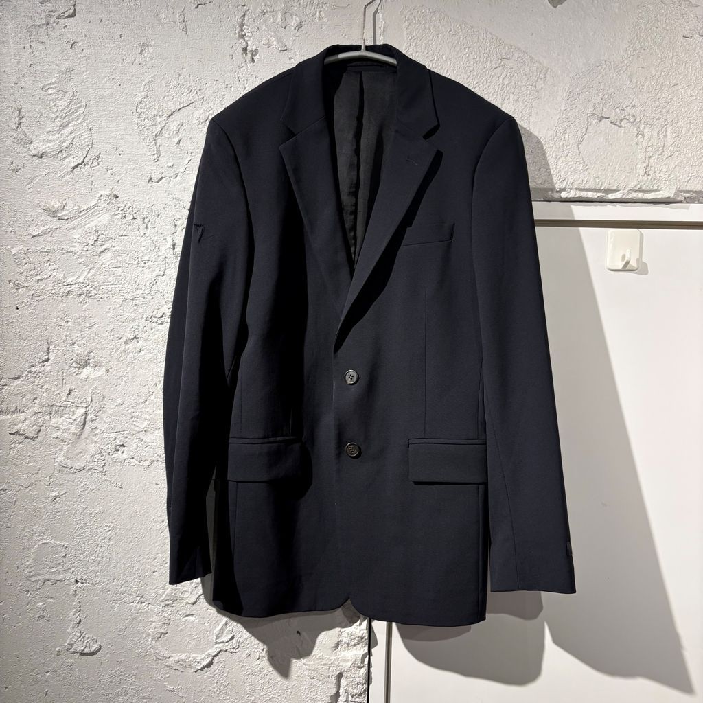 PRADA テーラードジャケット ブラック　早い者勝ち！！ ☆送料関税込☆PRADA ロゴプレート シングルブレスト ジャケット