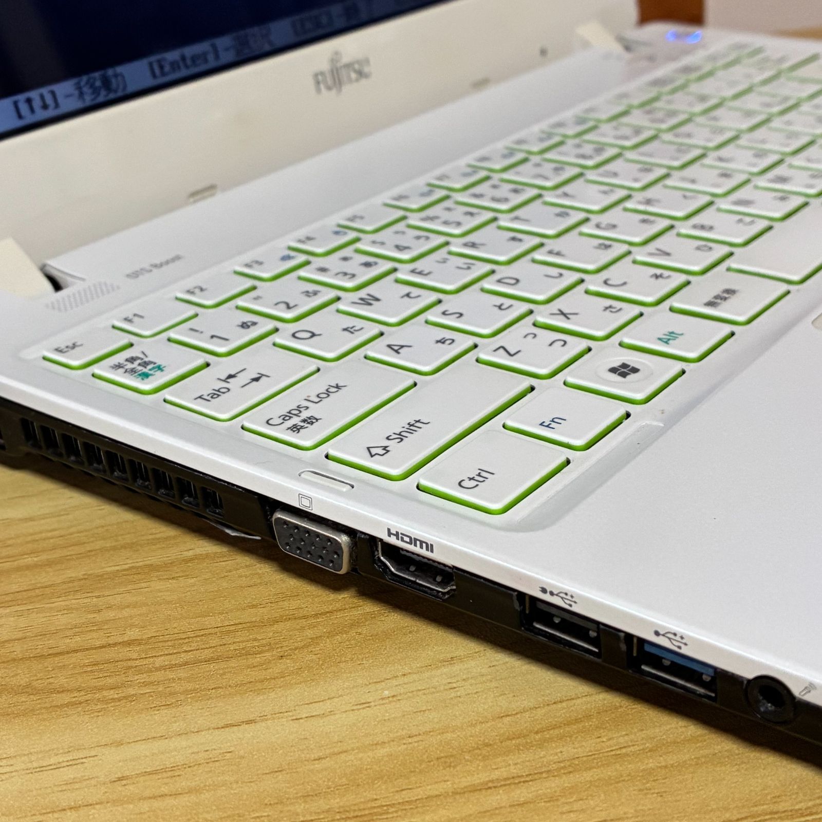 グ*め様 Fujitsu Lifebook ホワイト 富士通 FMV LIFEBOOK SH54/G FMVS54GW [アーバンホワイト] 価格比較