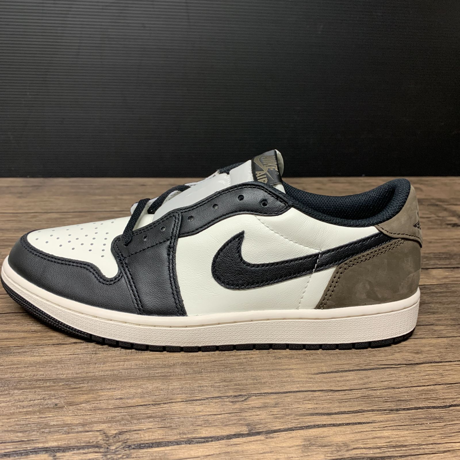 むつ80-042207] [併売] Nike Air Jordan 1 Retro Low OG Mocha 29.0cm 