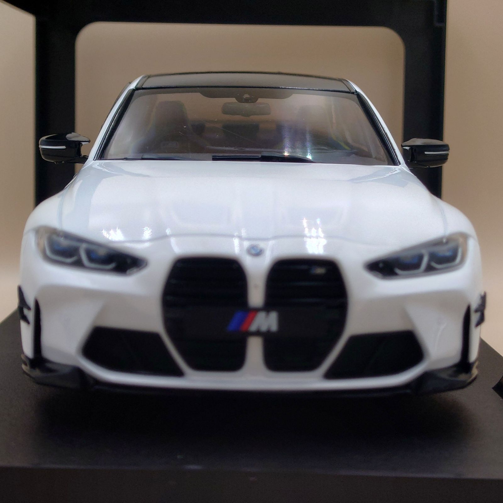 1/18 BMW M3 G80 ホワイト パフォーマンス パーツ 2024 ソリド製ダイ
