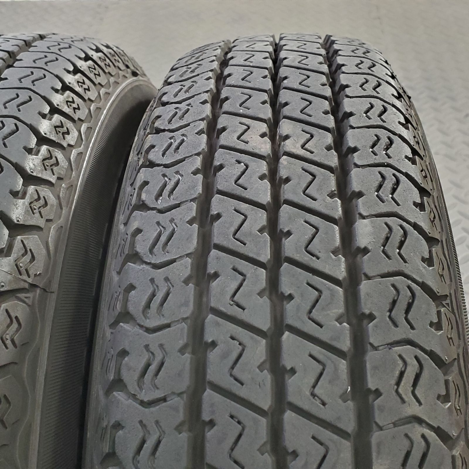 22年製 145/80R12 80/78N LT ヨコハマ スーパーバン356(夏タイヤ