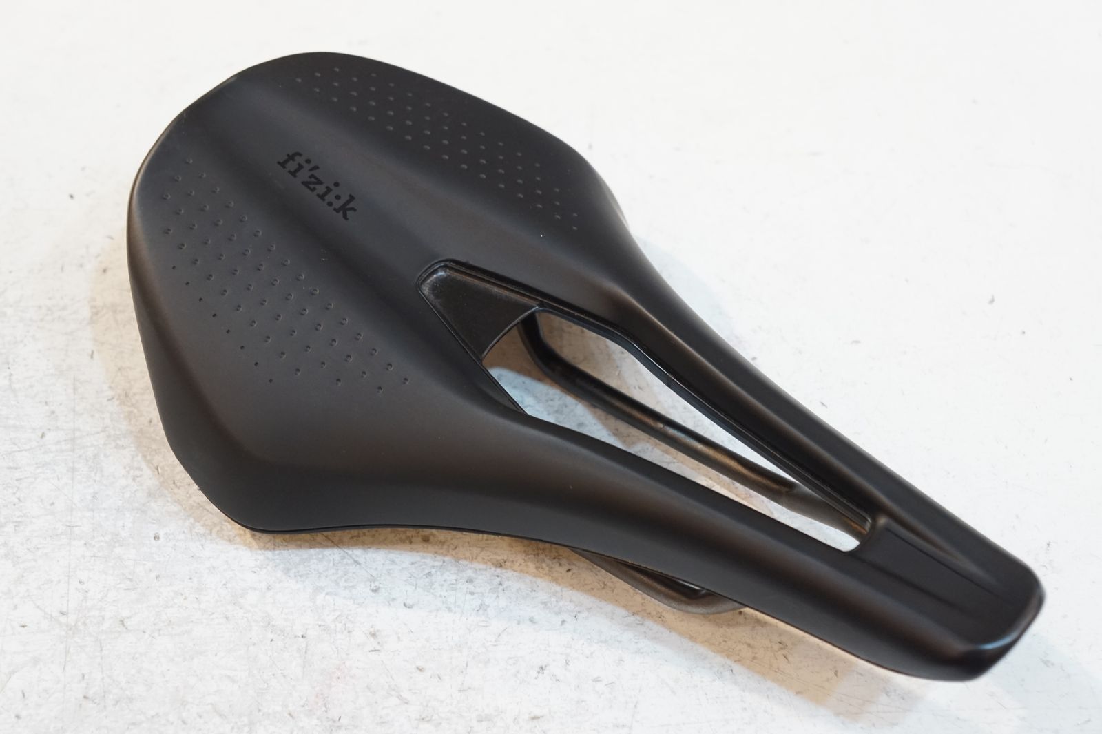 FIZIK 「フィジーク」 ARGO TEMPO R3 KIUM 150mm サドル / バイチャリ