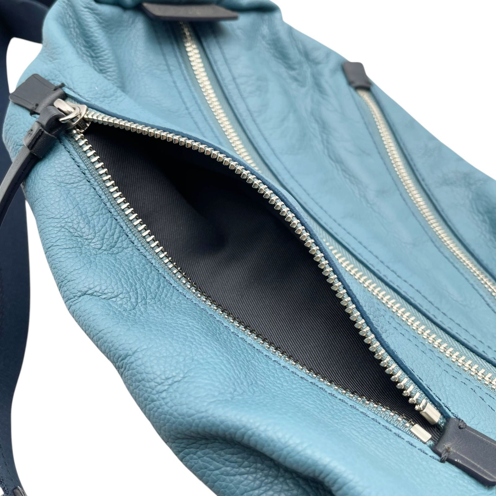 希少 美品 コーチ ボディバッグ トンプソン 斜め掛け レザー カーキ ロゴ COACH/コーチ】 トンプソン 70716 ボディバッグ レザー/パンチング