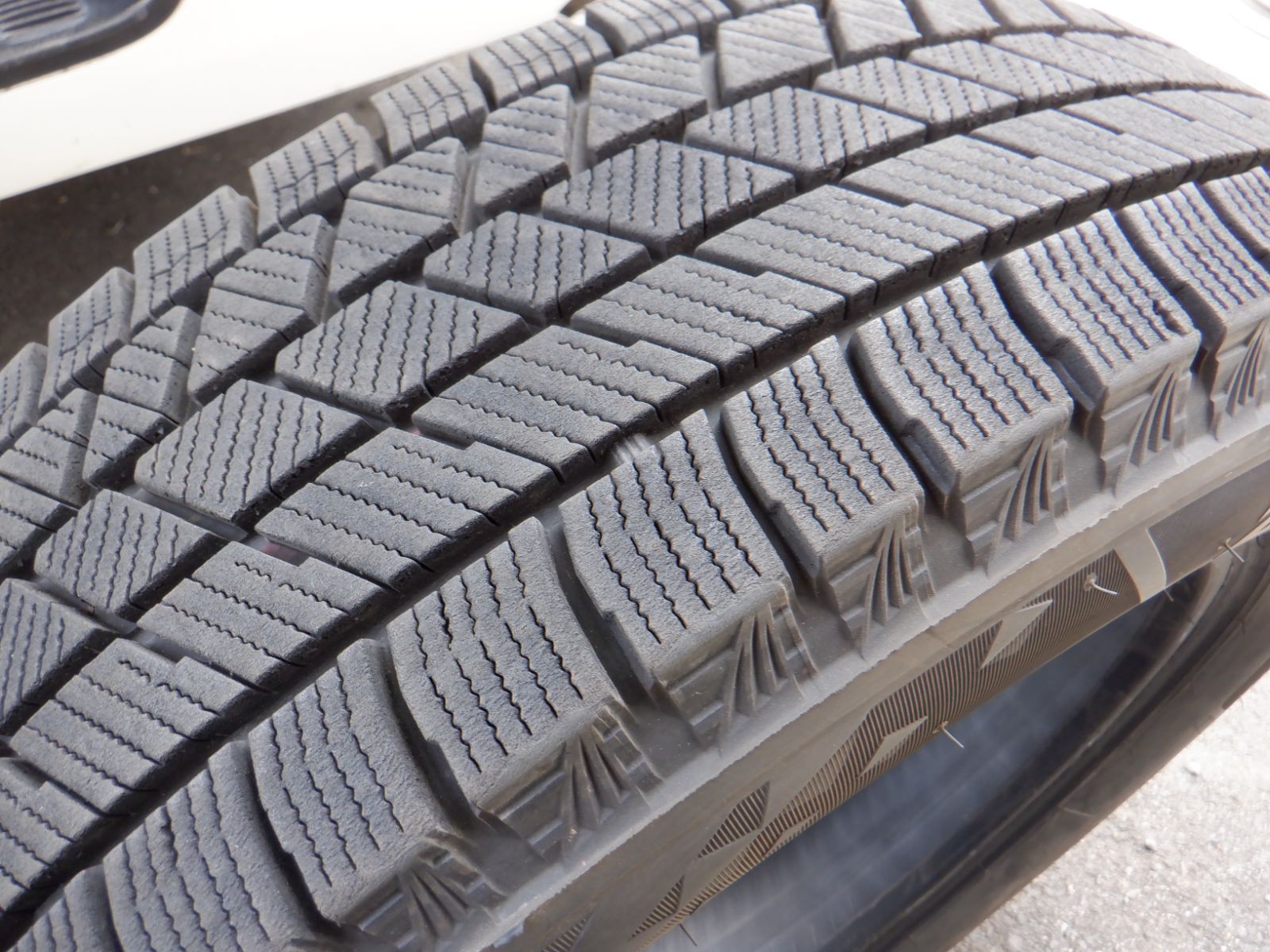超美品！24年後半製造ソリオ、タフト等に！ブリジストンVRX3 165/65r15スタッドレスタイヤホイールセット！ ブリザック VRX3 【新品 軽自動車】タフト ソリオ スタッドレスタイヤ