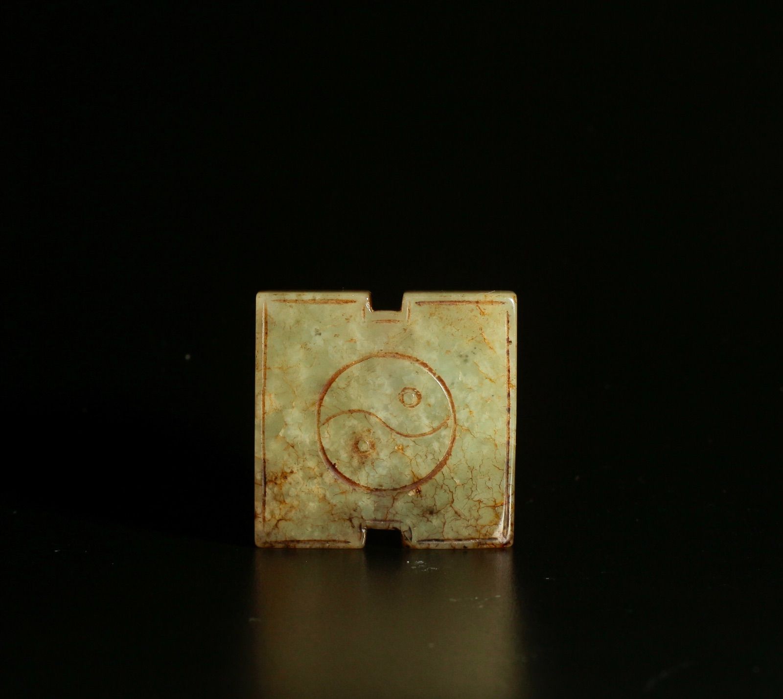 中古 玉製 太極紋 工字佩 中国美術 彫刻装身具 コレクション品 CL0004 中古 玉製 太極紋 工字佩 中国美術 彫刻装身具 コレクション品 CL0004