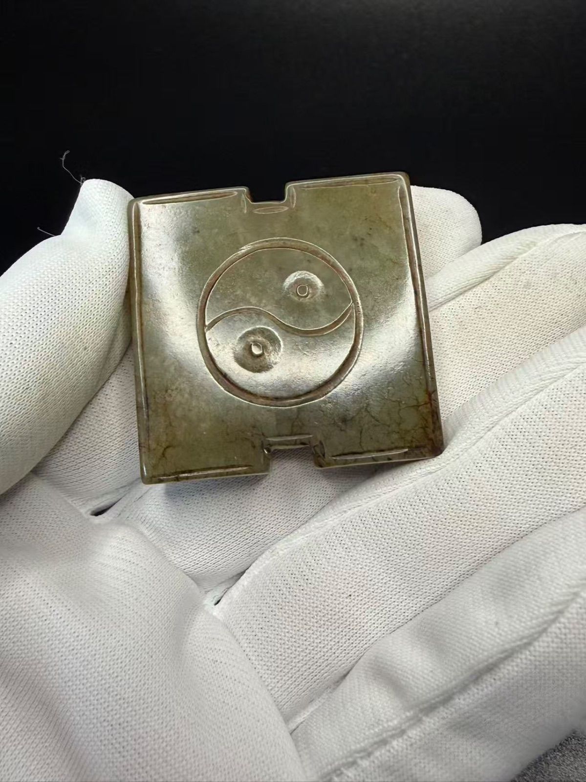中古 玉製 太極紋 工字佩 中国美術 彫刻装身具 コレクション品 CL0004 中古 玉製 太極紋 工字佩 中国美術 彫刻装身具 コレクション品 CL0004