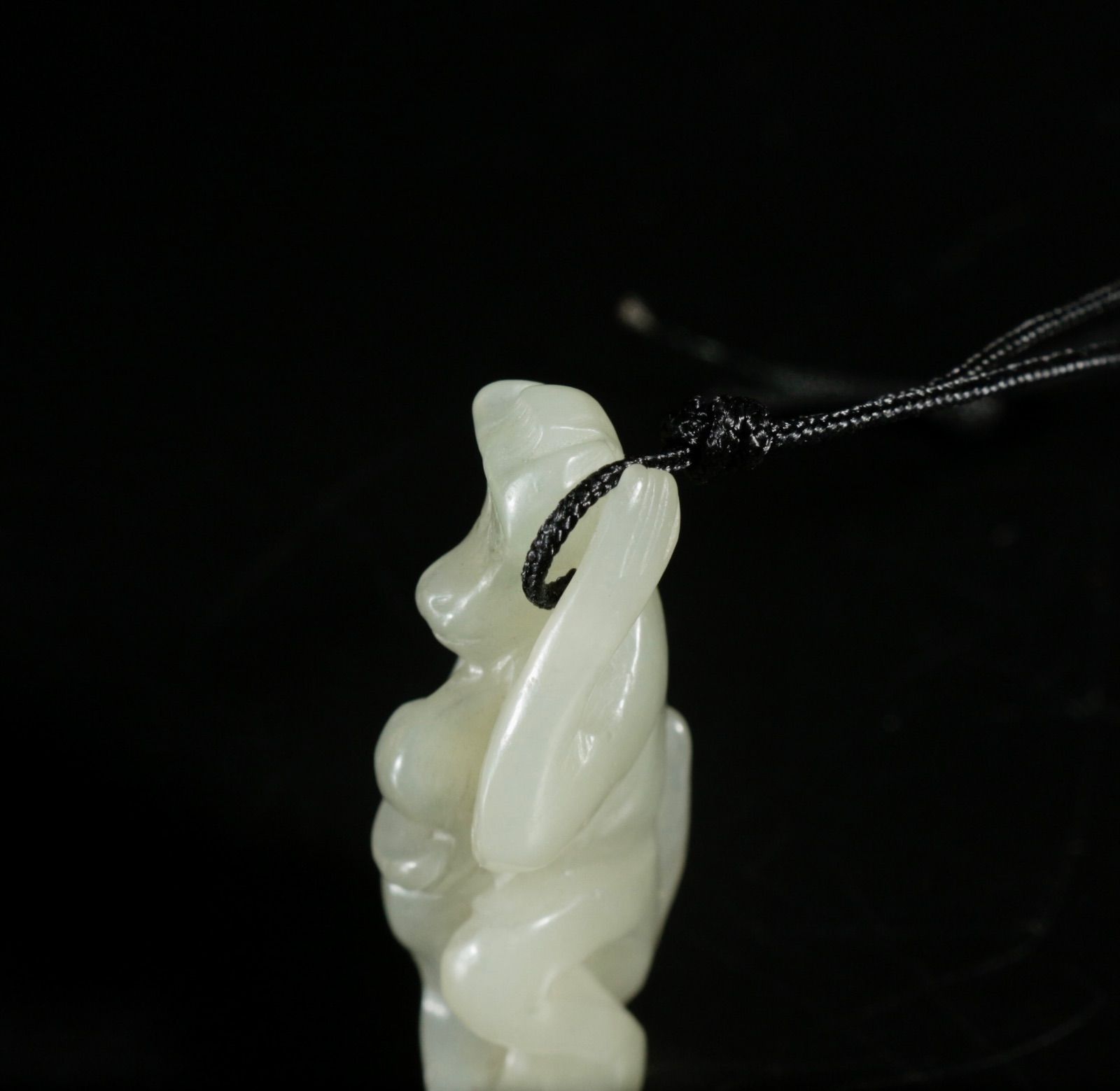 中古 和田玉 猿献寿意匠 玉雕掛坠 白玉系 猿彫刻 ペンダント CL0013