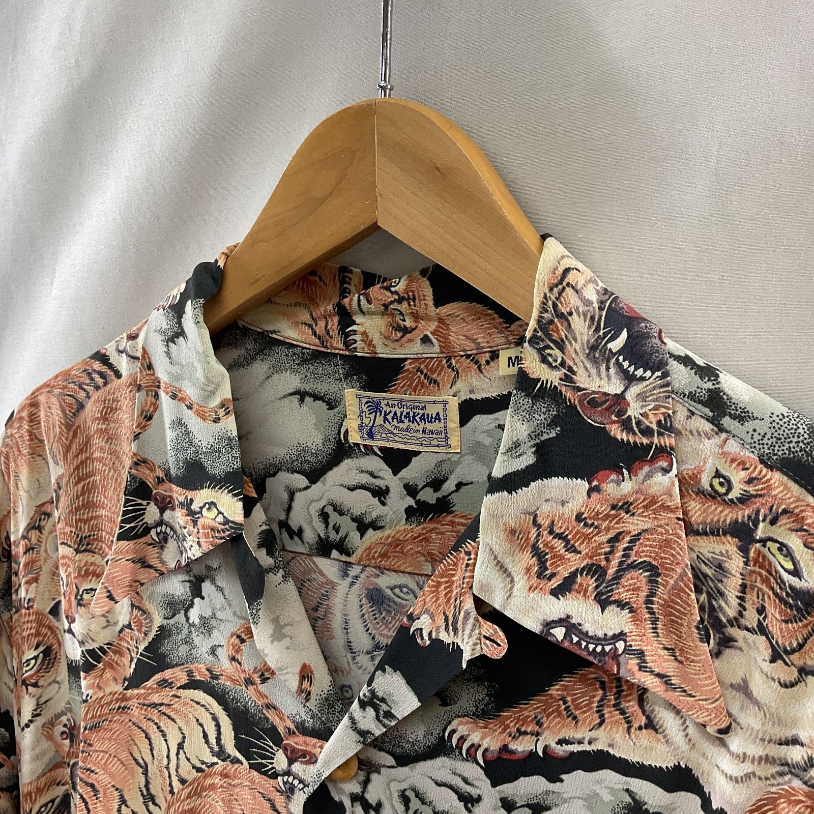 SUN SURF (サンサーフ) SS30156 KALAKAUA 百虎 アロハシャツ M 【I0161