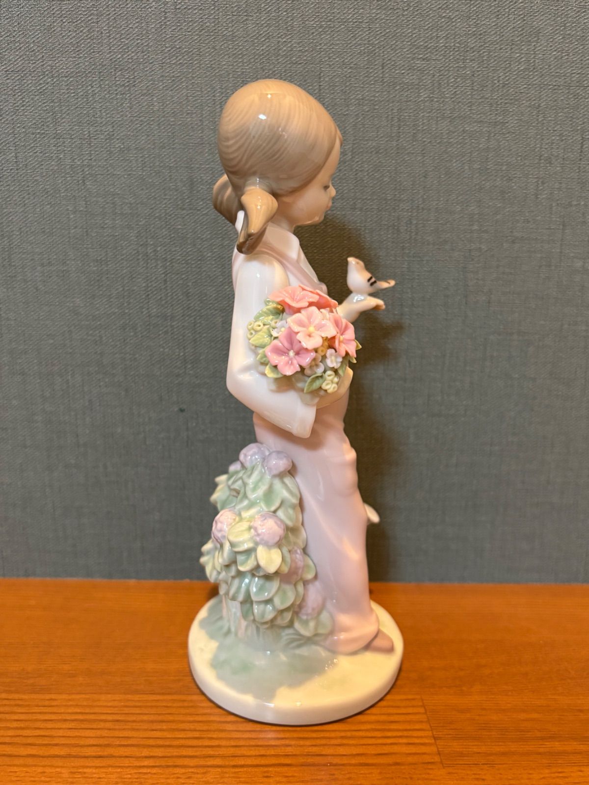 リヤドロ LLADRO 人形 小鳥と話す少女 - メルカリ