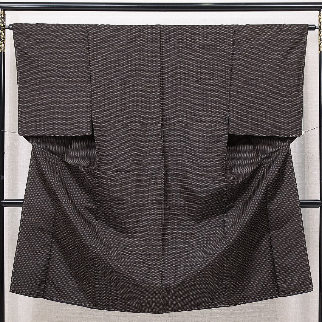 男着物 袷 身丈133cm 裄丈63cm 正絹 Sランク カジュアル 棒衿 XSサイズ 十字絣 素朴 落ち着き 茶系 RP 1224-15059