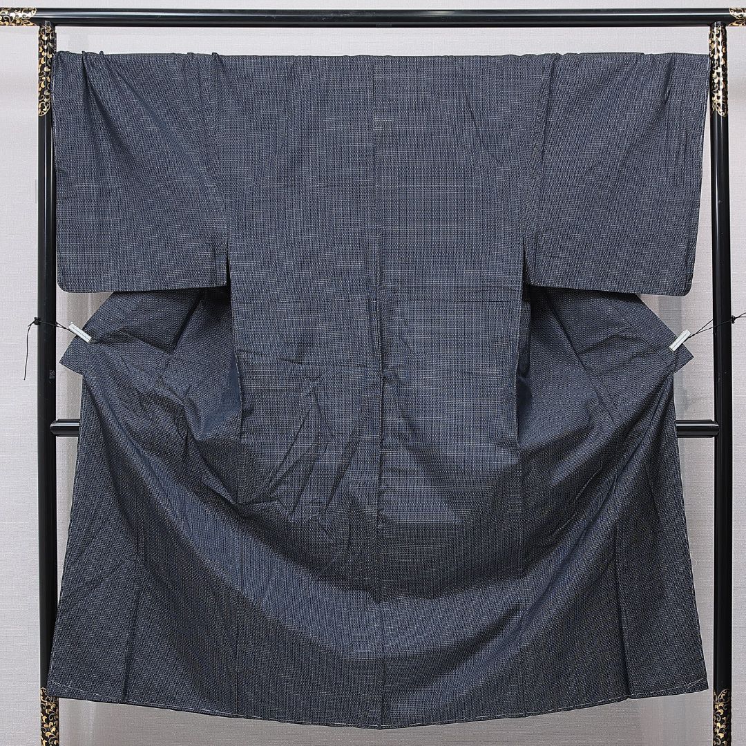 男着物 袷 身丈148cm 裄丈72cm 正絹 Aランク カジュアル 棒衿 Lサイズ 亀甲 古典的 落ち着き 紺系 RP 1224-15760
