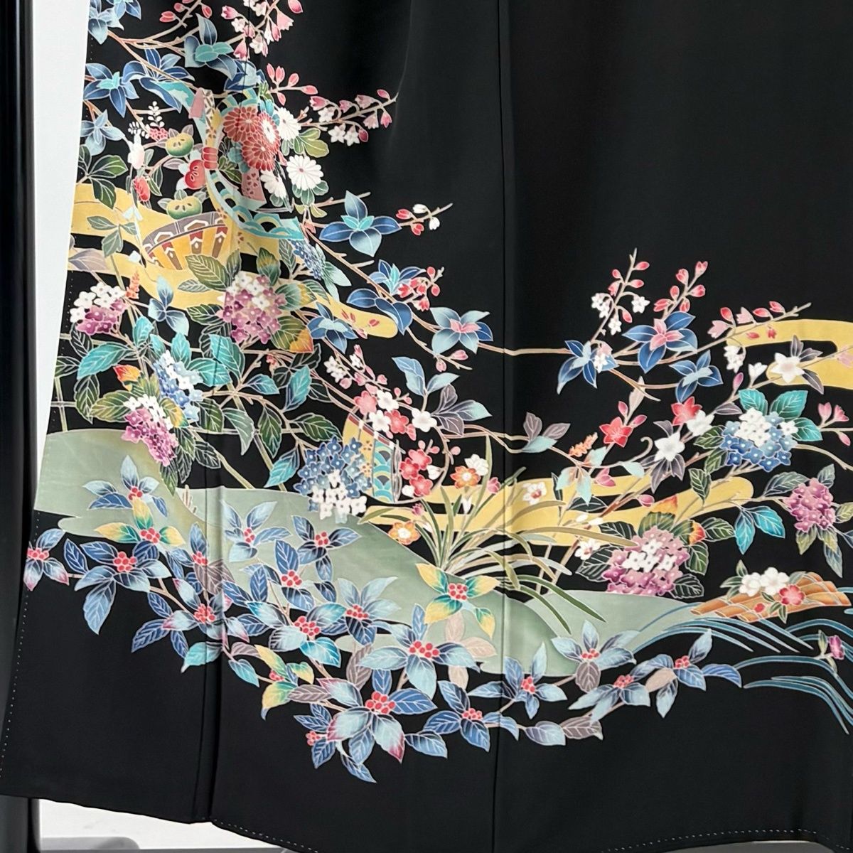 黒留袖 身丈155.5cm 裄丈63cm S 袷 落款 花丸文 草花 ぼかし 黒 正絹
