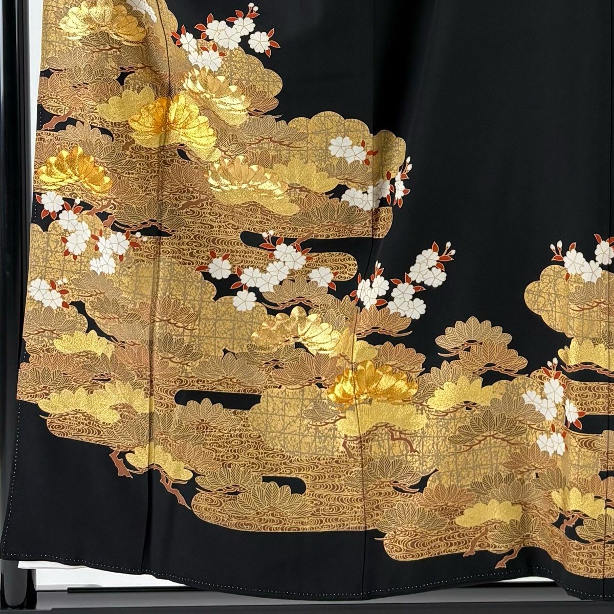 黒留袖 身丈156cm 裄丈66.5cm M 袷 松 雲文 金糸 金彩 黒 正絹 優品