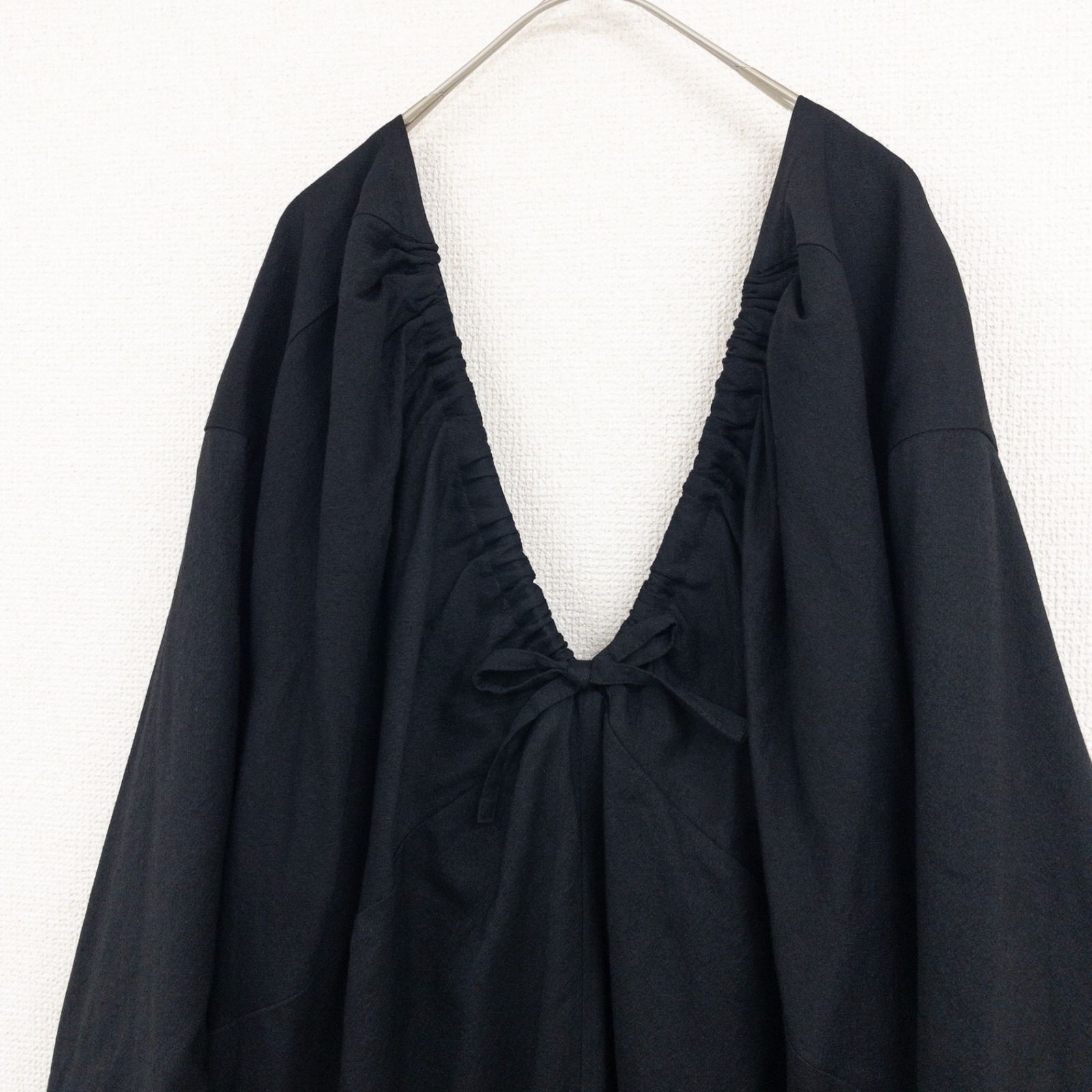【極美品】siiilon シーロン オールインワン 24AW シルク 特注 黒 SIIILON シーロン 2024年 オールインワン サロペット Vネック 長袖