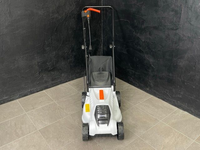 アイリスオーヤマ　電動芝刈機　G-320W　程度良好【中古品】 アイリスオーヤマ 電動芝刈機 G-320W ホワイト 刈込幅320mm 芝刈り機