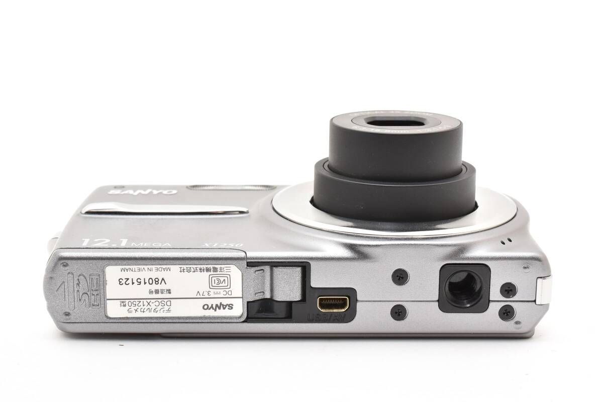 ☆美品☆ サンヨー SANYO DSC-X1250 シルバー デジタルカメラ ☆ L30