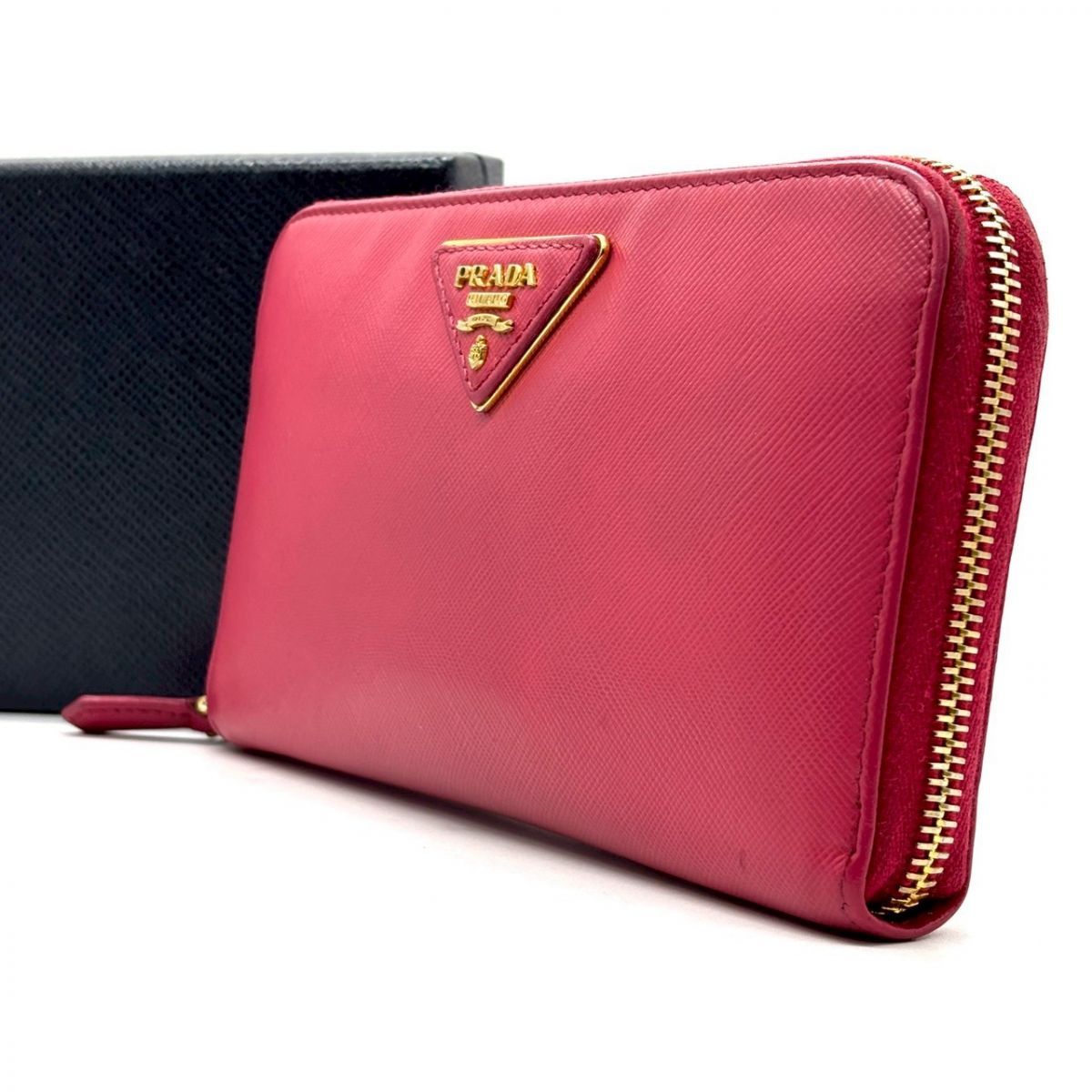 甘さに芯を宿す】 PRADA ラウンドファスナー 長財布 サフィアーノ 