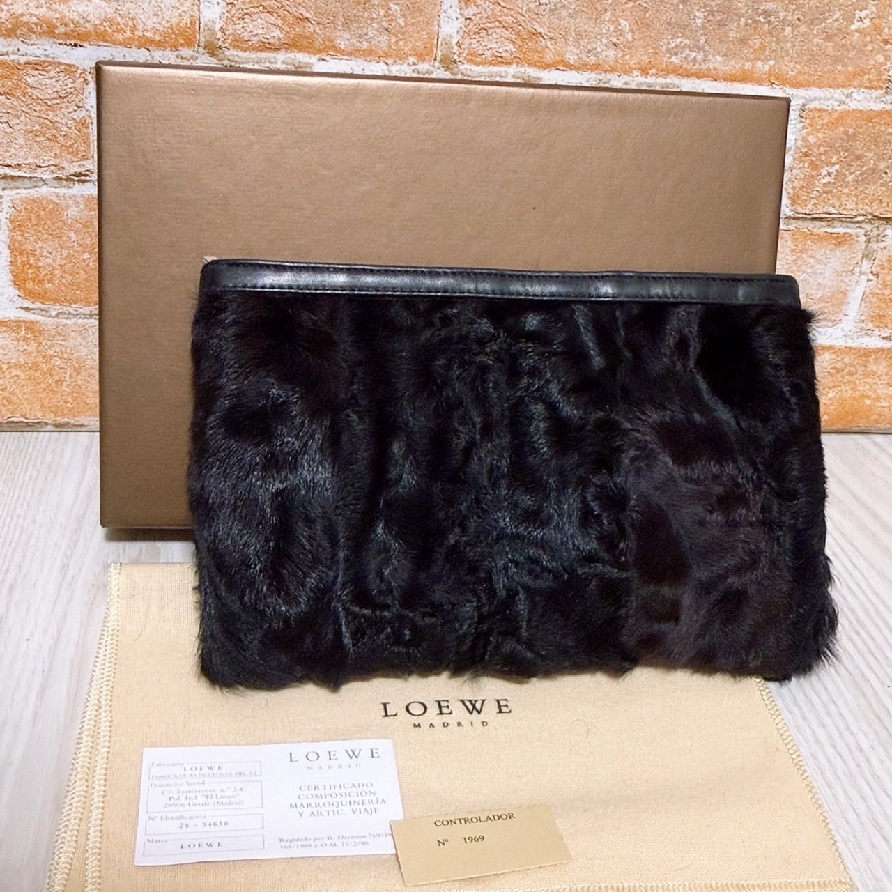 美品) LOEWE(ロエベ)ポーチ ファー ブラック - メルカリ