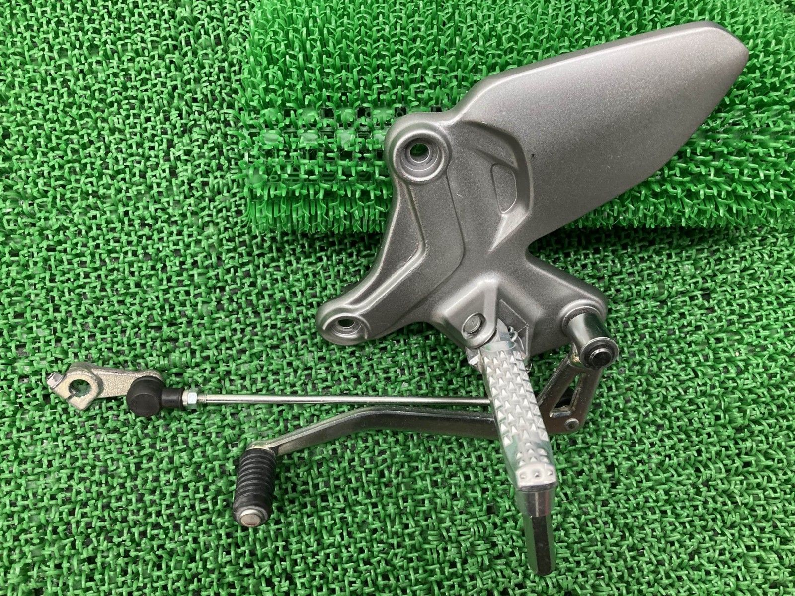 バイク SV650 ステップ 左 298848 スズキ 純正 バイク 部品 VP55B
