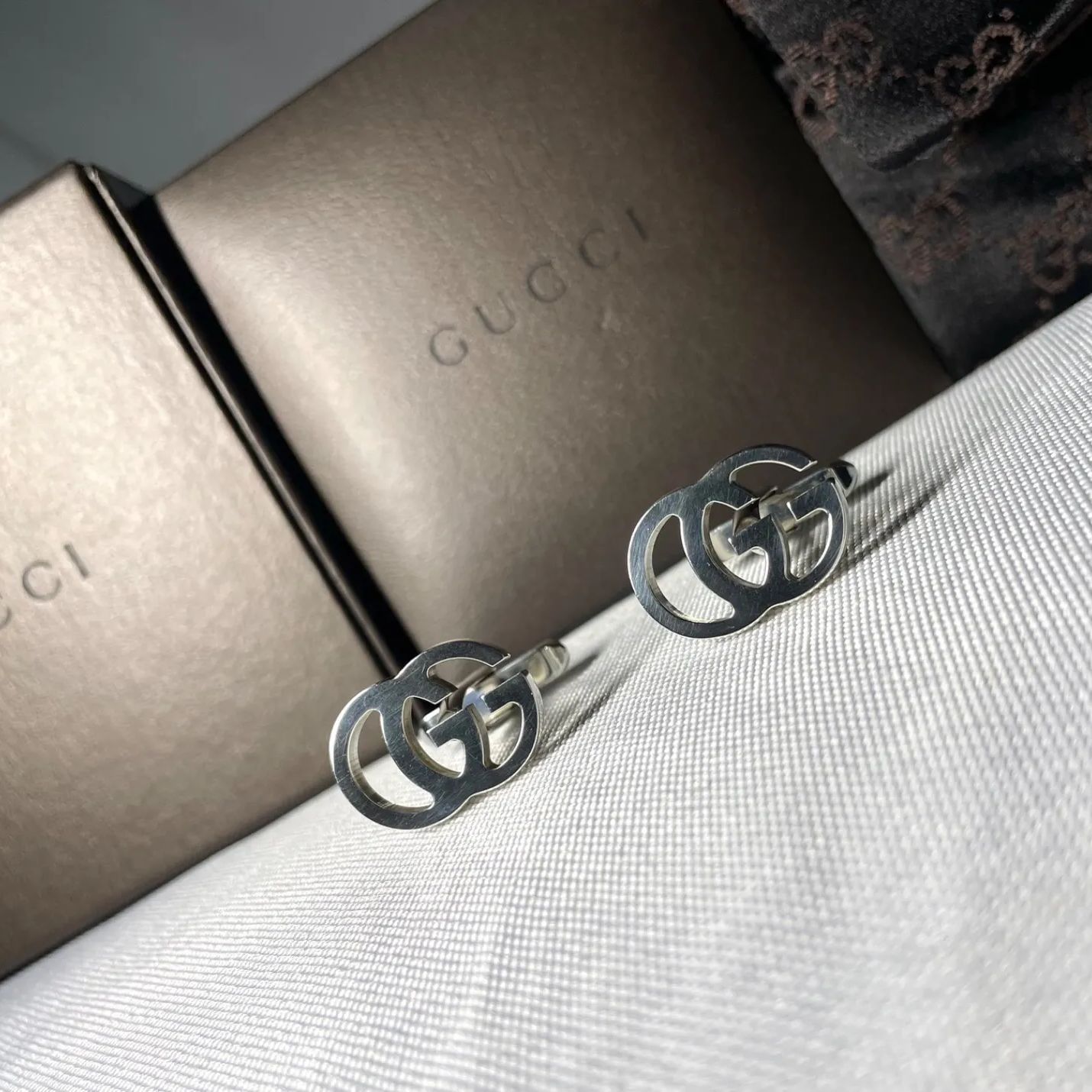 グッチ GUCCI カフス シルバー カフリンクス スクエア ロゴ SV925 GUCCI（グッチ） カフス シルバー カフリンクス スクエア ロゴ SV925