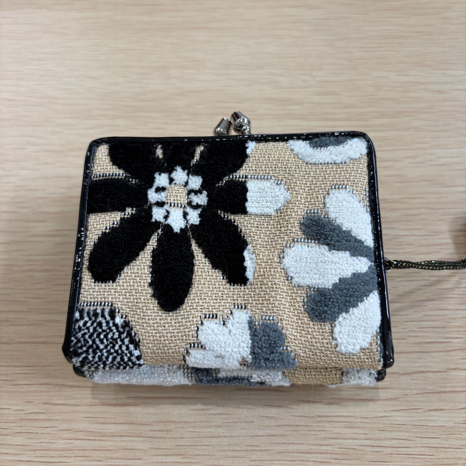 シンクビー  がま口三つ折り財布 Think Bee! シンクビー 三つ折り 財布 コンパクト がま口 - メルカリ