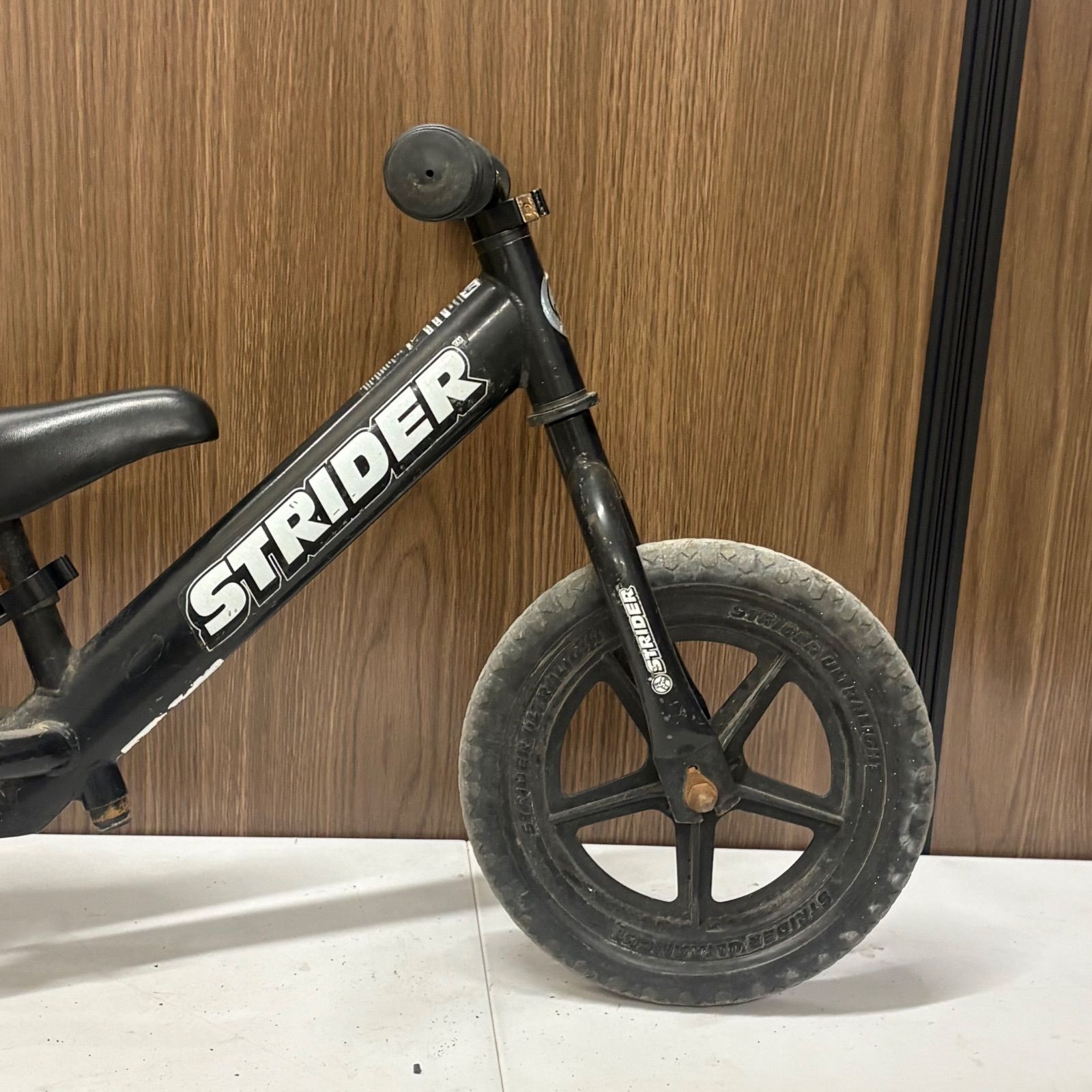 ストライダー12 バランスバイク ST-J4 ブラック 黒 バランスバイク 