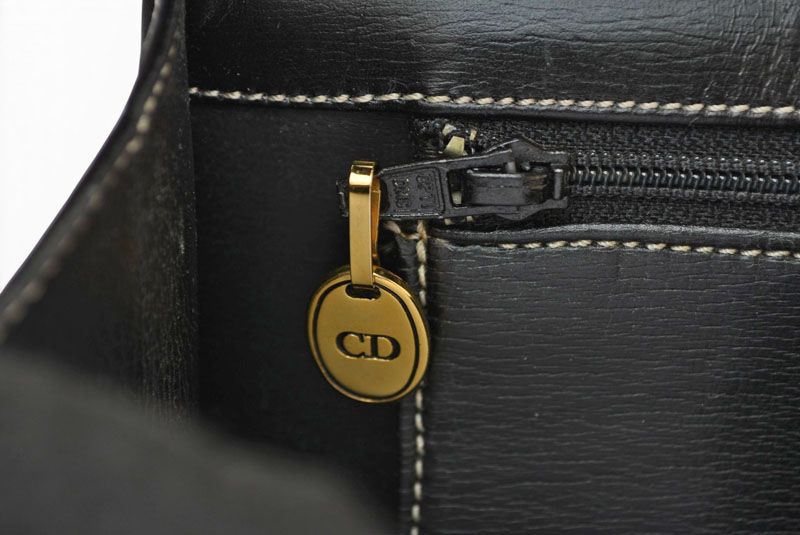 Christian Dior ディオール ヴィンテージ ショルダーバッグ レザー ブラック ゴールド金具 CDロゴ レディース 斜め掛け 【中古】 Christian Dior ディオール ヴィンテージ ショルダーバッグ レザー