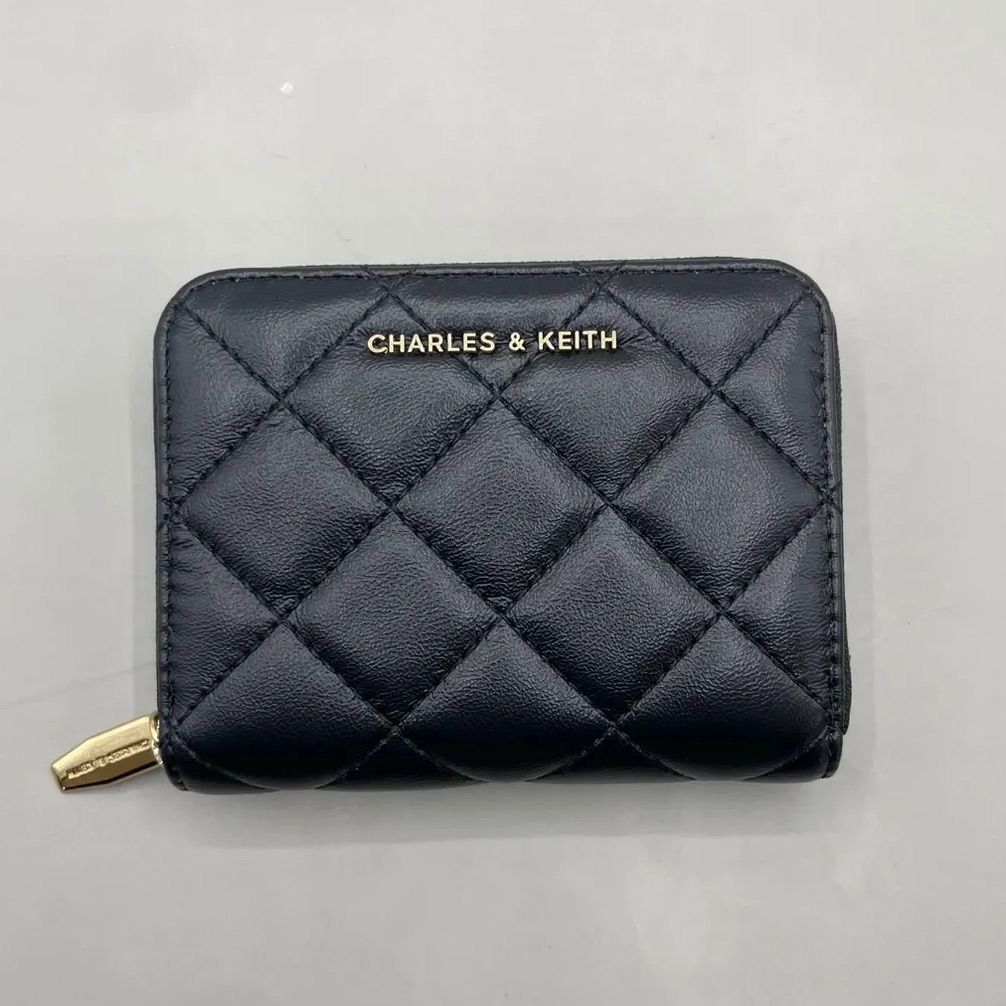 CHARLES & KEITH アルヴァ キルティング スモールウォレット Alva アルヴァ キルティングトップジップ スモールウォレット（財布
