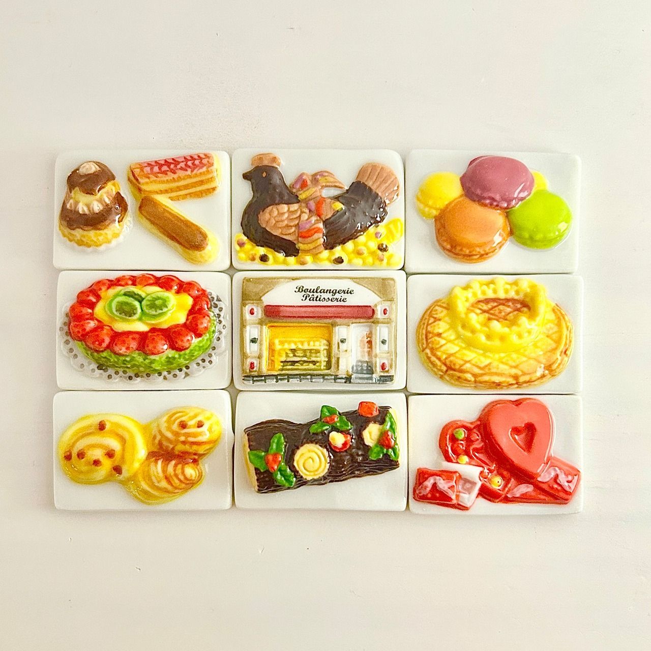 フランス製 パンとお菓子のフェーヴ フェーブ ミニチュア陶器 スイーツ