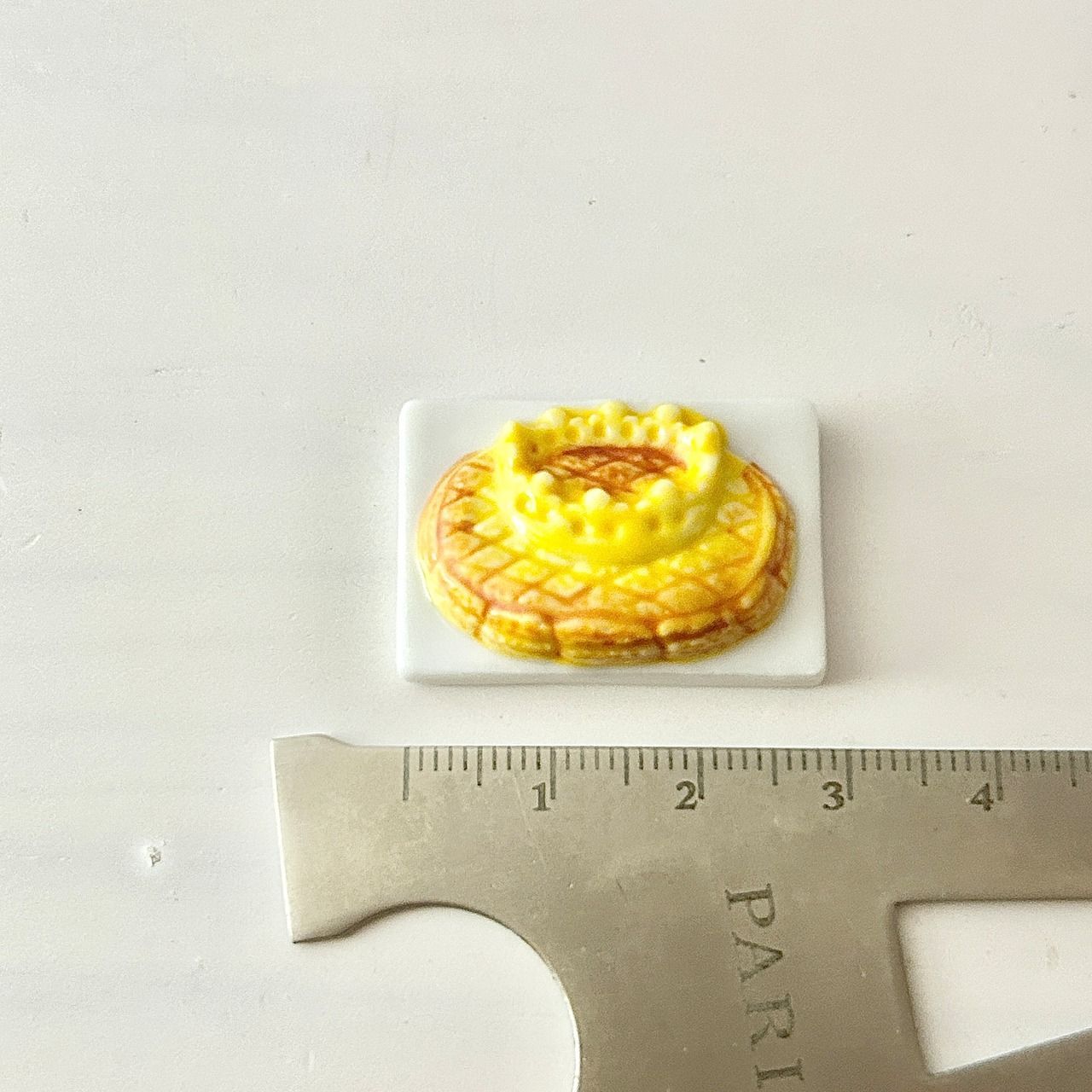 フランス製 パンとお菓子のフェーヴ フェーブ ミニチュア陶器 スイーツ