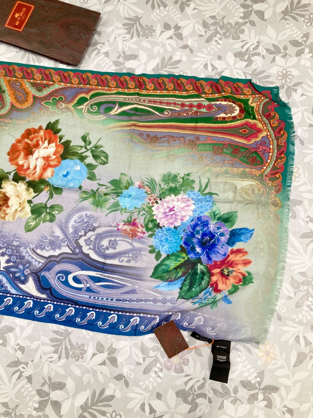 ETRO カラフル花柄ストール 新品 タグ付き ETRO 多色花柄ストール・ショール - メルカリ