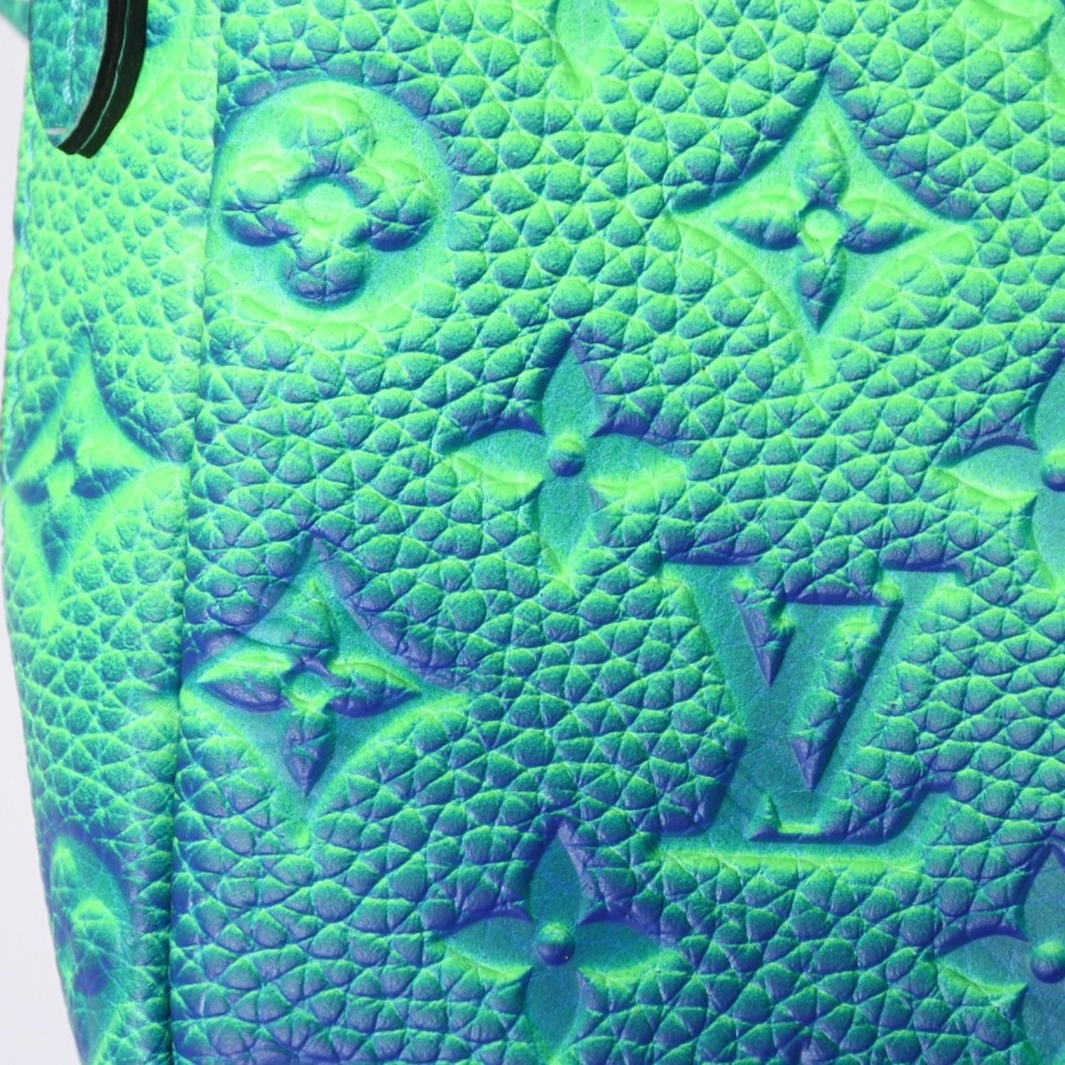 ルイヴィトン LOUIS VUITTON ダブル・フォンポーチ M81223 トリヨン・イリュージョン カバン 斜め掛け ポシェット ショルダーバッグ トリヨンレザー グリーン LOUIS VUITTON】ルイヴィトン『トリヨン イリュージョン ダブル フォン