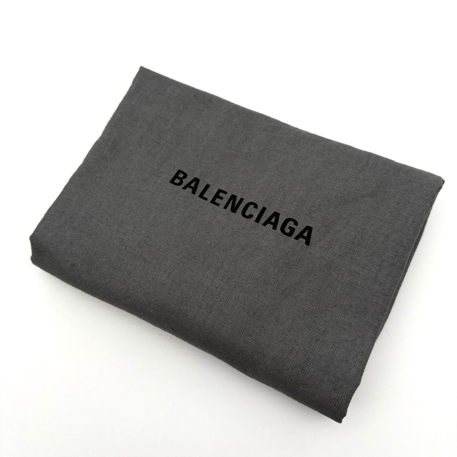 極美品 BALENCIAGA バレンシアガ エブリデイ カメラバッグ S ショルダーバッグ 斜め掛け クロスボディ グレインレザー ブラック ホワイト ロゴ レディース メンズ ユニセックス 状態良好 人気 定番 ギフト 記念日 現行モデル 鞄 極美品 バレンシアガ BALENCIAGA エブリデイ カメラバッグ S レザー