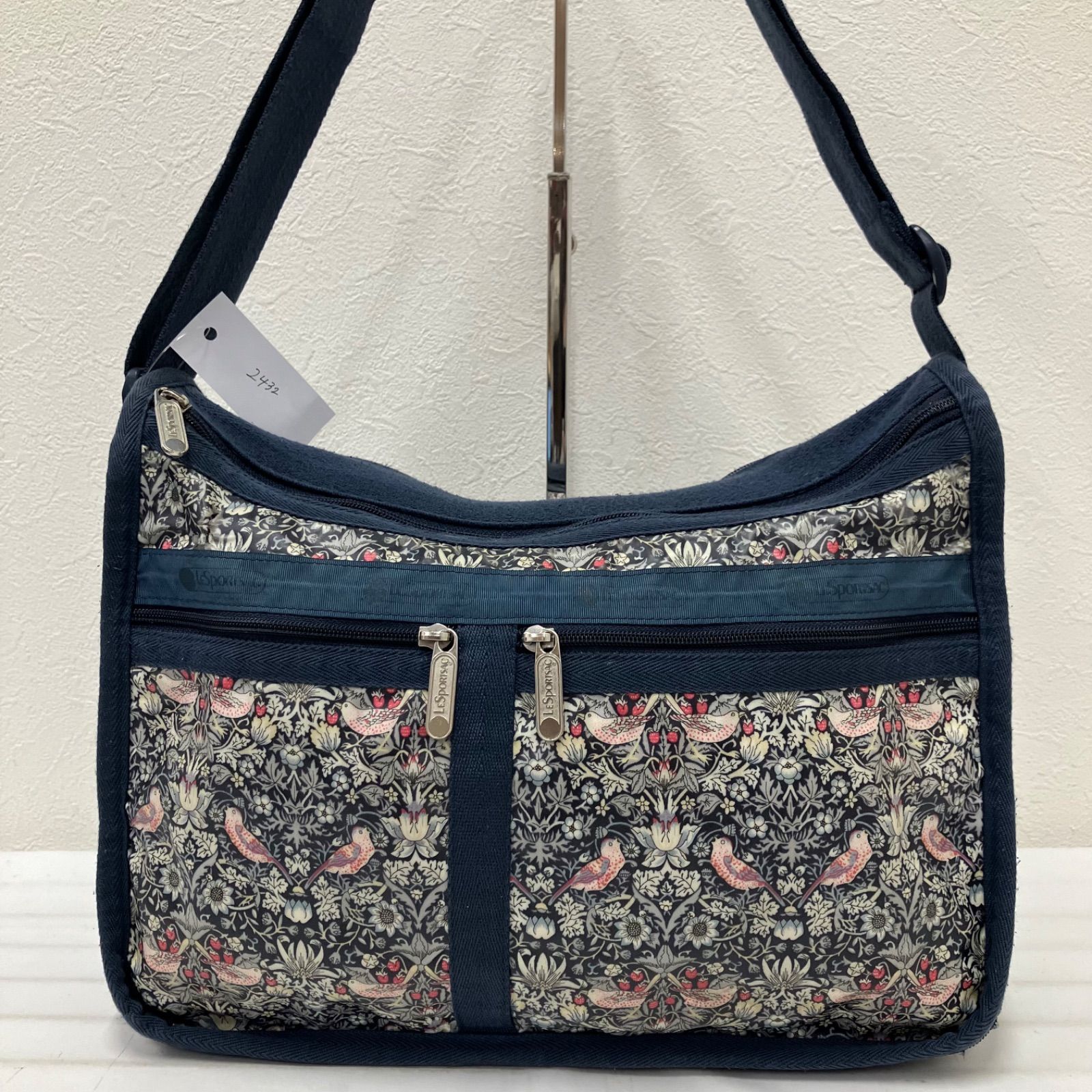 2432 LeSportsac レスポートサック ショルダーバッグ 斜めがけ 紐調節 