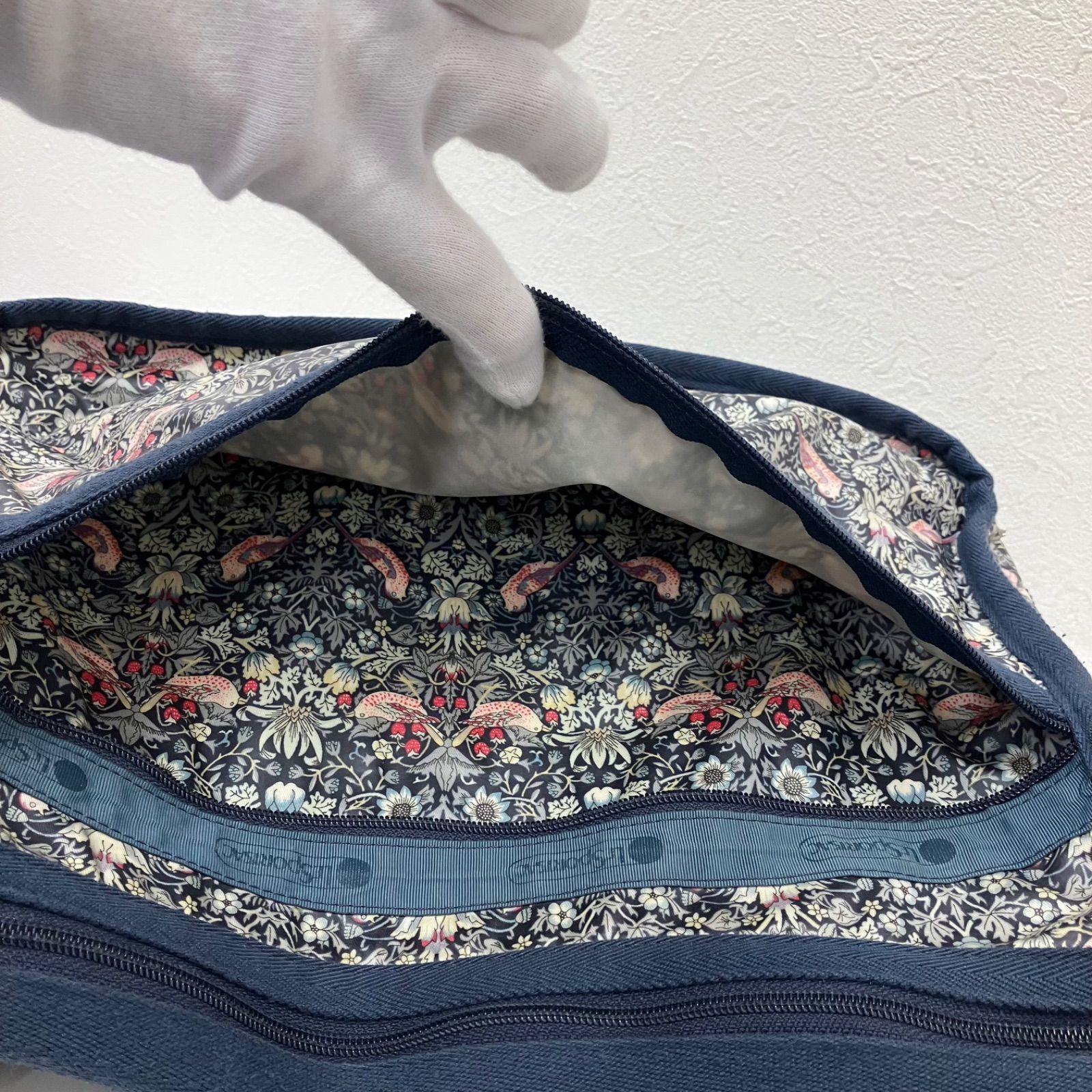 2432 LeSportsac レスポートサック ショルダーバッグ 斜めがけ 紐調節