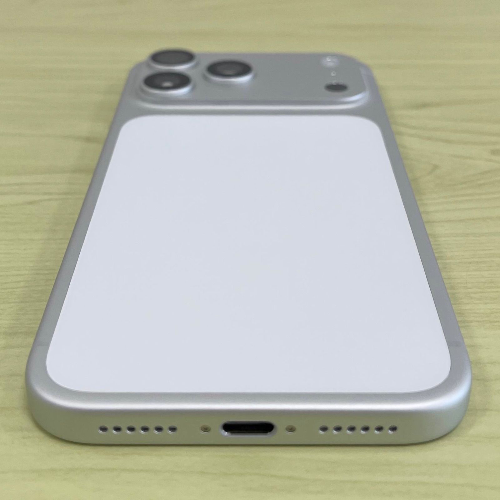 ほぼ新品】iPhone17ProMax 256GB シルバー SIMフリー - メルカリ