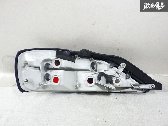 ストア出品】日産純正 S15 シルビア テールライト テールランプ 右