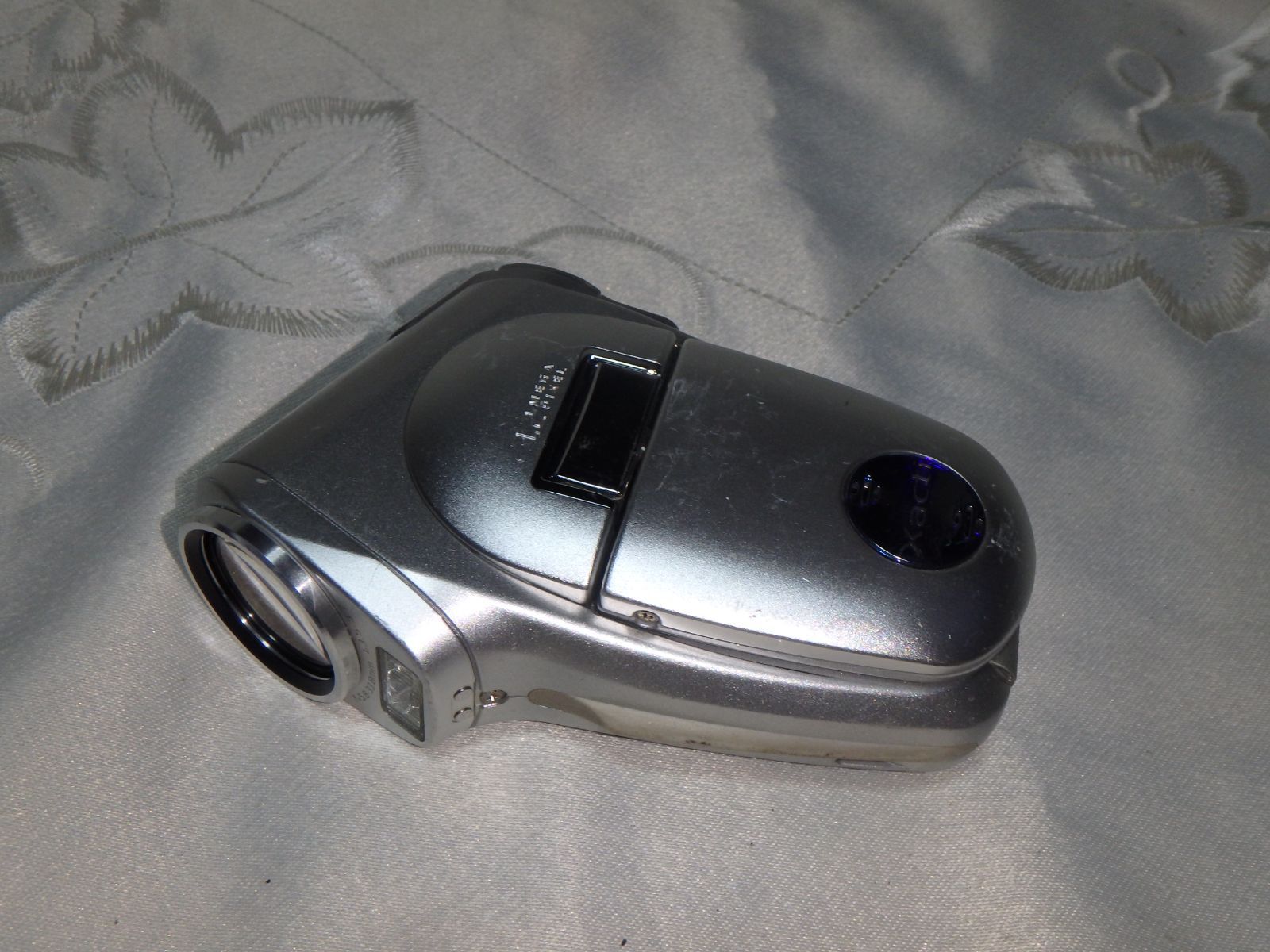 SANYO デジタルムービーカメラ DMX-C1 シルバー 本体 Old compact digital camera] SANYO Xacti DMX-C1 - YouTube